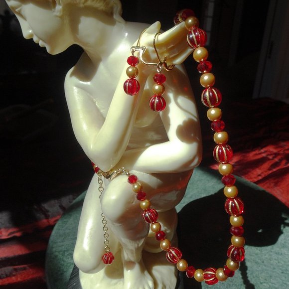 Handcrafted artisanal gold-washed scarlet red melon bead necklace & earring set - Picture 4 of 6